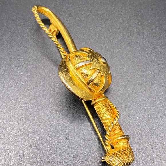 Maeve Carr New York GoldTone Equestrian Jockey Riding Crop & Cap Brooch - Picture 7 of 11